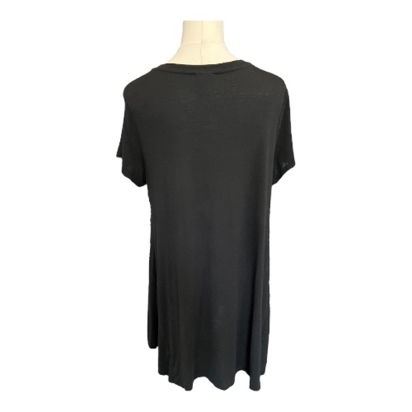 π 2 FOR $24!! EUC Womenβs Black & White T-Shirt Bundle | Size XL - Picture 4 of 11